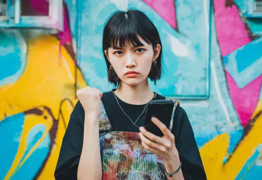 饭圈女孩，冲在抵制AI第一线