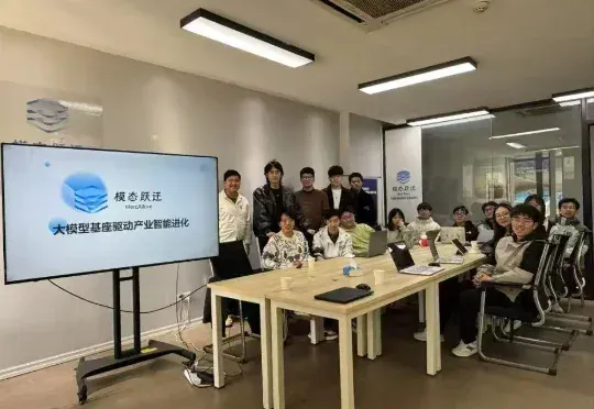 3位武大00后，融资数千万，要做智能体的“3D打印机”