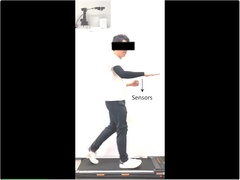 告别静态操控：新型AI可穿戴贴片，可在运动中精准识别手势控制机械臂