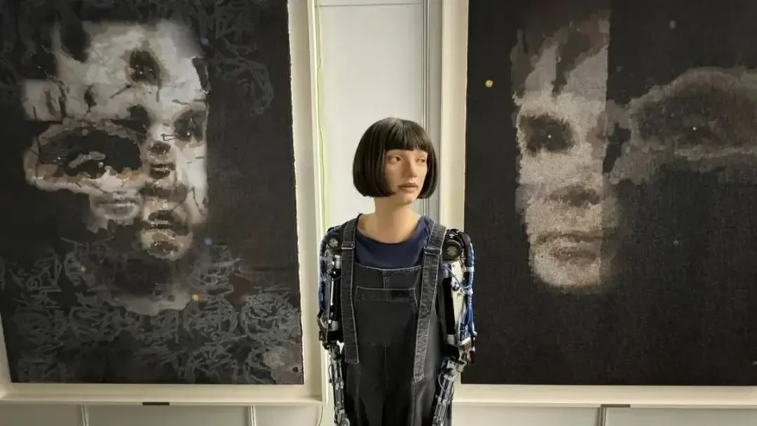 AI 画作卖出 100 多万，这个世界没有疯