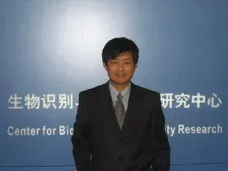 MiniMax创始人闫俊杰，河南小伙不贪财，26岁成博士，把实习生带成华为天才少年，32岁弃高薪创业，获黄仁勋赏识，阿里腾讯投资，IPO破纪录