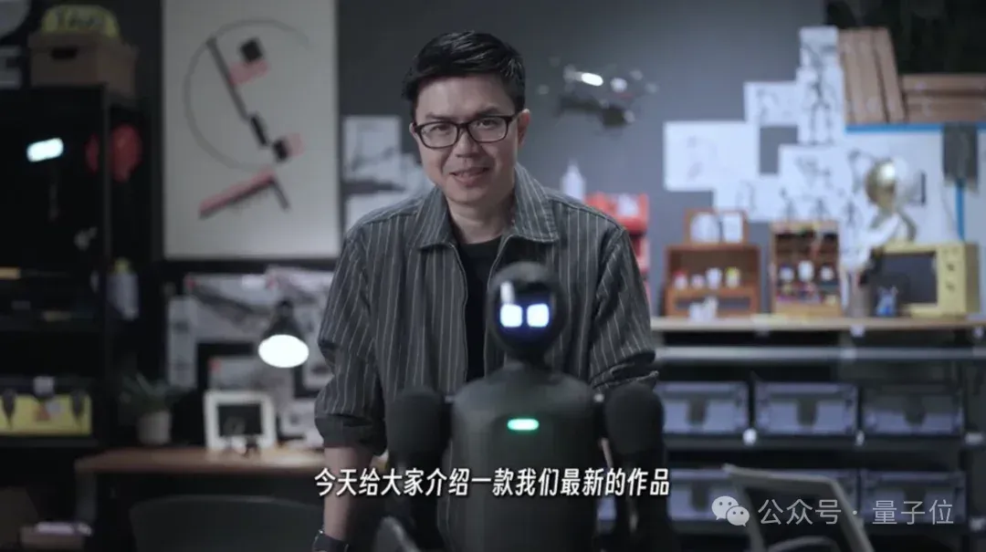 董事长稚晖君发布上纬新材首款机器人!能塞书包还能骑机器狗