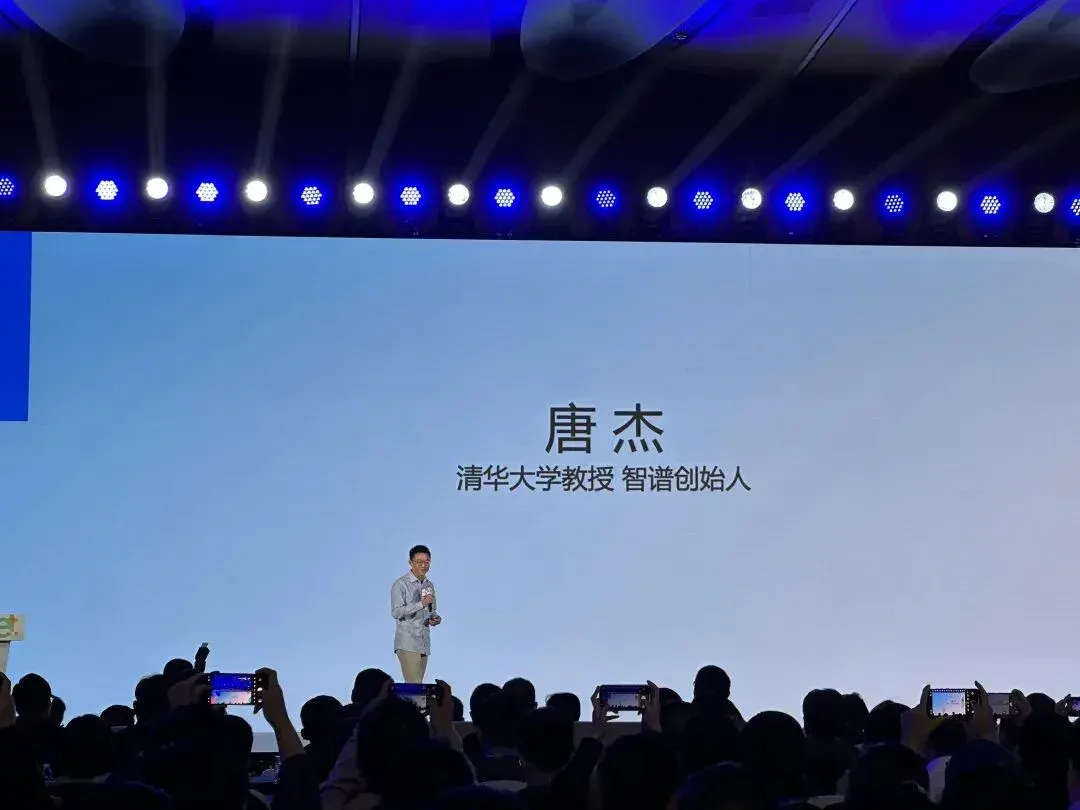 唐杰、杨植麟、姚顺雨、林俊旸罕见同台分享，这3个小时的信息密度实在太高了。