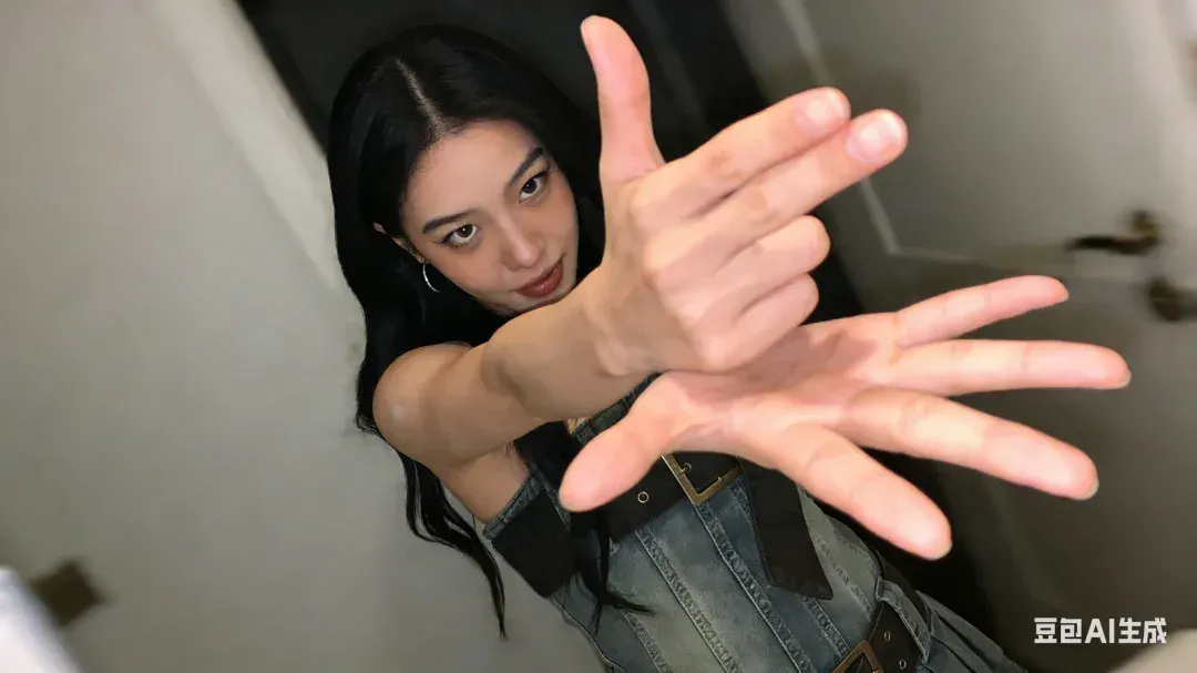 以为是站姐神图，结果是豆包新功能直出！能跟Nano Banana Pro扳手腕吗丨附提示词