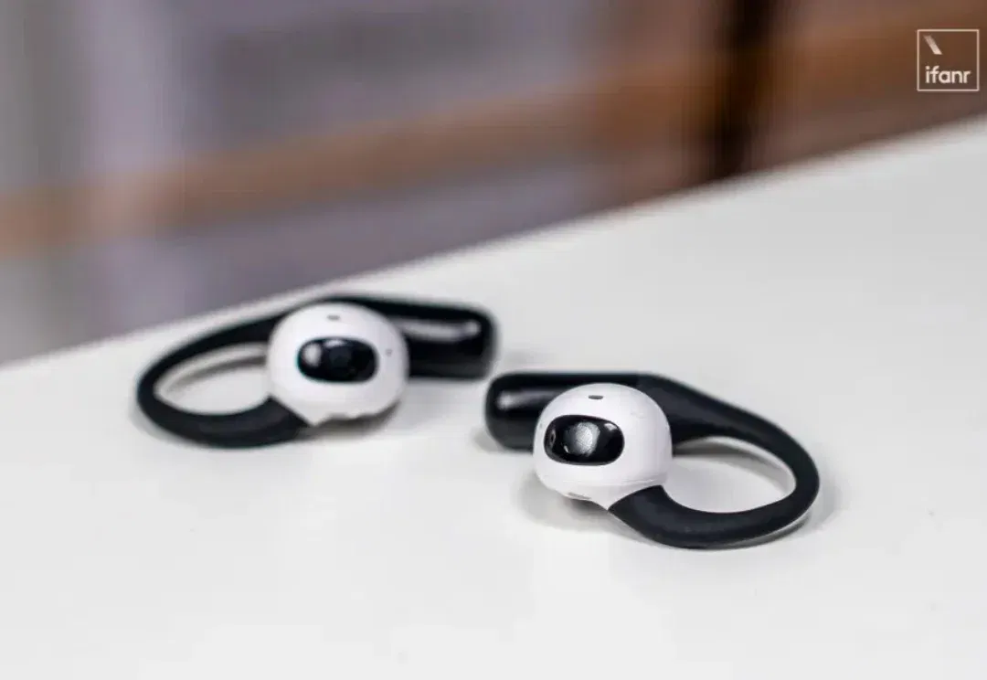 戴了三天「长眼」的 AI 耳机，我更期待 AirPods 加上摄像头了