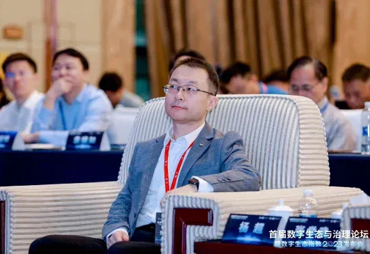 独家丨ACM戈登贝尔奖得主杨超领衔，北大系顶尖团队入局物理 AI 底层基建