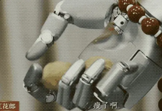 灵巧操作头号玩家：Sharpa把指尖「触觉」进化到全面「体感」