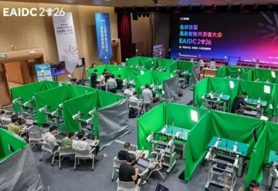 超百万算力、72小时、近百台真机：具身智能的刷分时代，被一场「裸考」终结