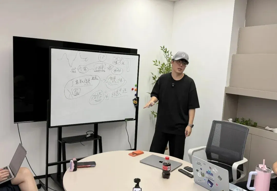 上周做了场内部分享，关于我做AI这三年来总结的内容创作方法论。
