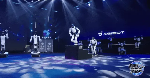 黄晓明开心麻花助演！智元机器人春晚太会整活了