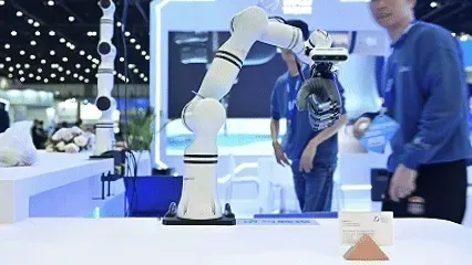 清华系团队攻克AI触觉感知核心技术，占据全球人形机器人80%市场 | 硬氪首发