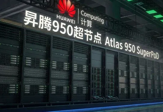 打破“算力存储通信”三堵墙，昇腾超节点给出十万亿大模型训推“最优解”