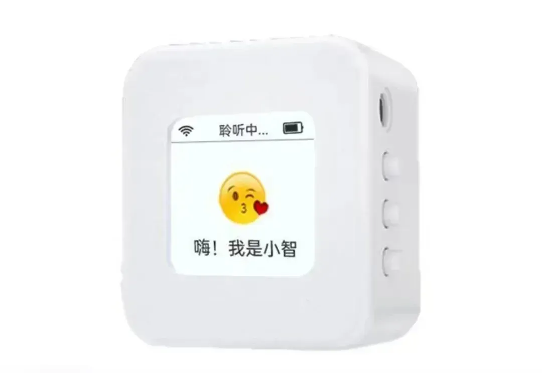 这届年轻人的情绪，靠AI玩偶“托住”了