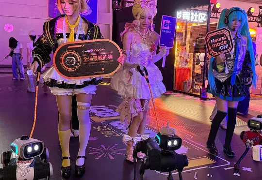 在WAIC地下一层找机会的年轻人：光鲜是过去，眼下是生存
