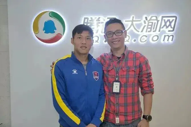 大厂离职后，白天是保安，夜里是 AI 创造者