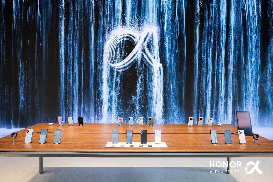 科氪|打造AI终端生态“全球会客厅”:荣耀阿尔法全球旗舰店落地深圳湾