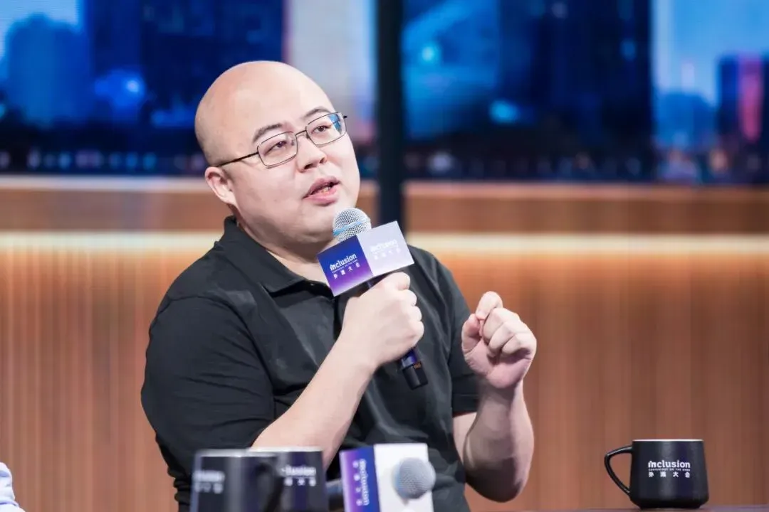 MiniMax 和月之暗面：中国 AI 创业公司的两种路径和共同难题
