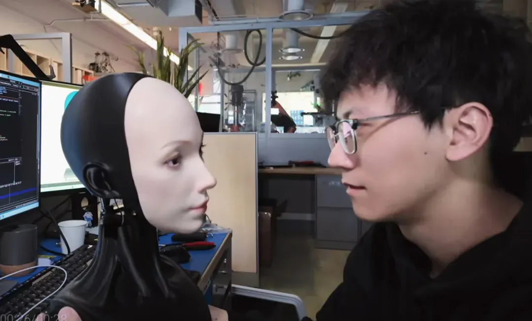 对话首形科技胡宇航：非主流人形机器人创业，从做好一张脸开始