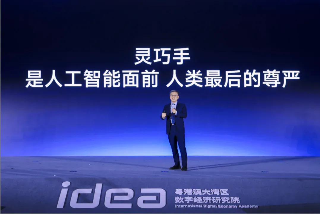 70% 学生选 AI，大学校长怎么教？