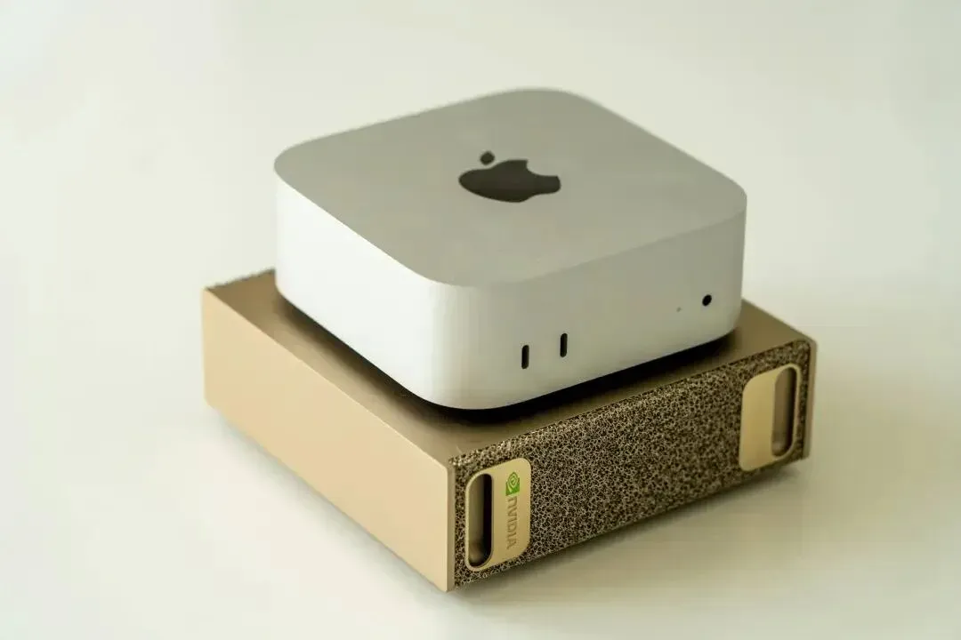黄仁勋送马斯克的3万块个人超算，要借Mac Studio才能流畅运行？首批真实体验来了