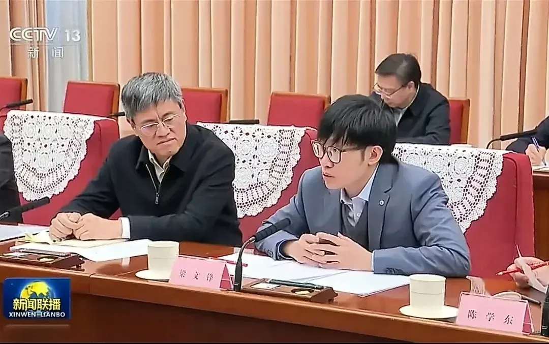 套壳、断头和热舞，AI在这一年的动人瞬间