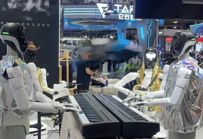 逛了趟WAIC，我只想说，AI在物理世界都快卷疯了……