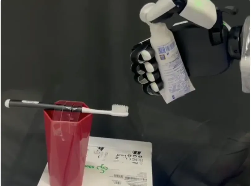 灵巧手能帮女友拧瓶盖了！同济清华上海交大等新成果 | CoRL 2025
