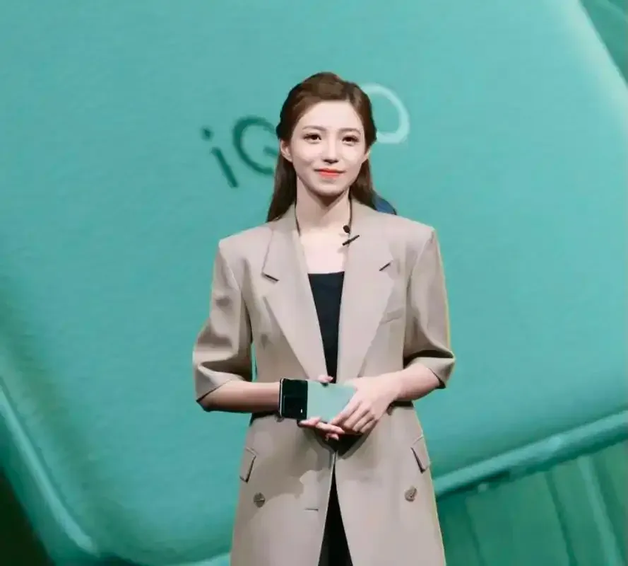 “最美产品经理”宋紫薇，创业AI硬件首款产品曝光