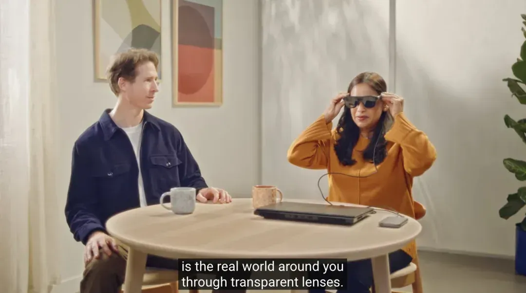 Google 又一次发布了 Google Glass ，这次想帮你把 Gemini 与 Nano Banana 戴在头上