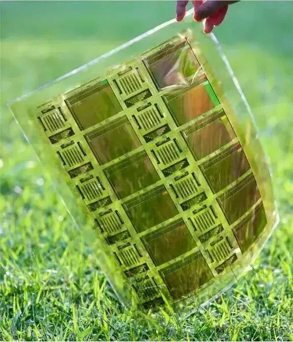 Nature | 清北合作研发全球首个全柔性存算一体AI芯片