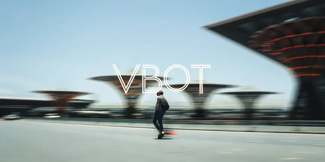 AI 是具身智能的胜负手吗？半年融资3亿后，VBot 首款产品做得怎么样？｜对谈维他动力联创赵哲伦