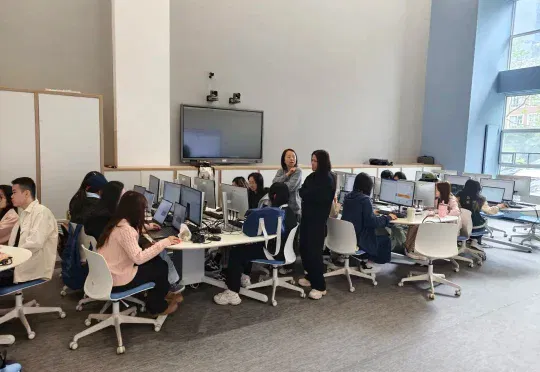 AI短剧的工业化生产，发生在深圳一所职业大学的课堂