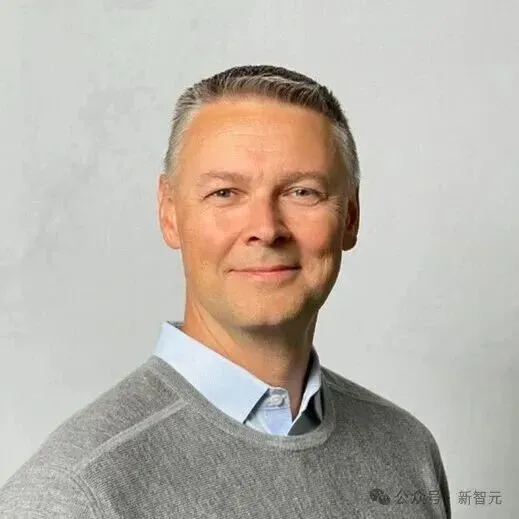 突发：甲骨文CEO下台！刚和OpenAI签下3000亿美元大单，或因路线斗争