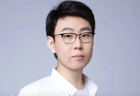 那个去百度做模型的年轻人