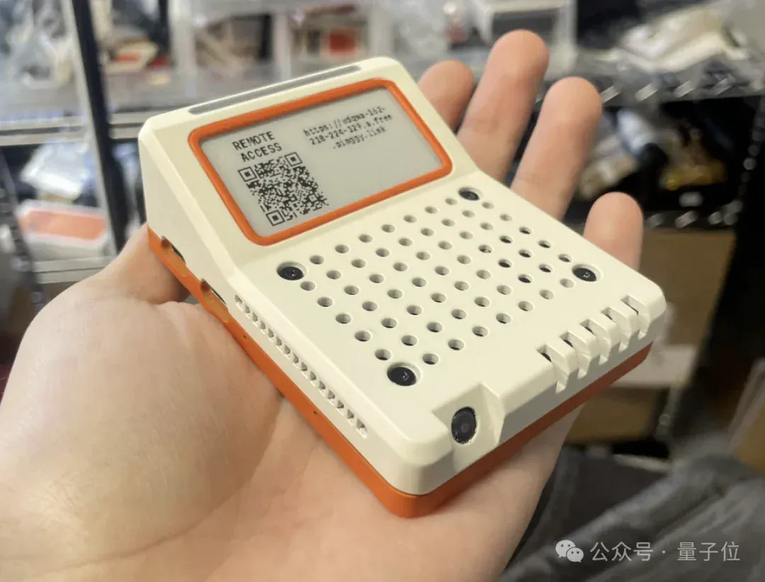 两个95后华人，搞出硬件版Clawdbot，售价1700元