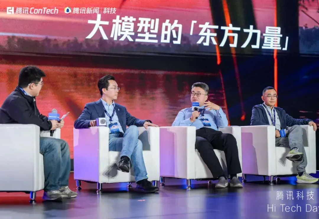 2025，中国大模型不信“大力出奇迹”？