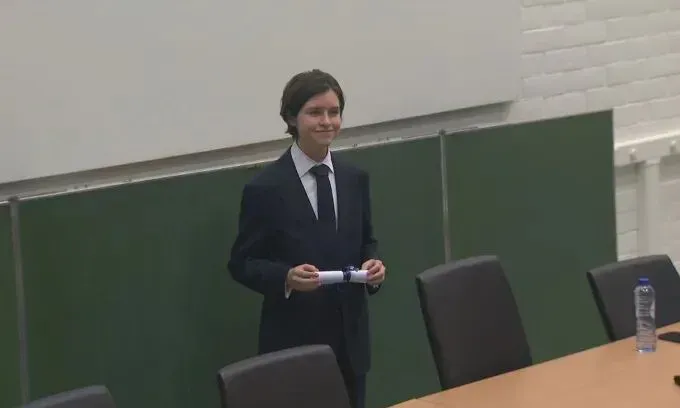 15岁拿下量子物理博士，他马不停蹄转战AI医学，誓言「创造超人类」