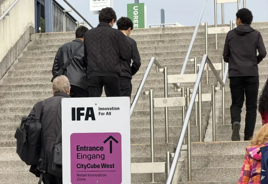 欧洲最大的硬件展会，广告上没有「AI」字眼