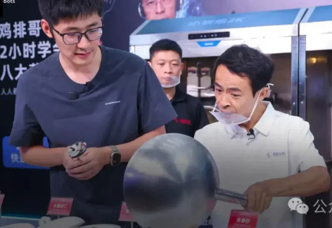 影视飓风Tim看呆！鸡排哥2小时做出八大菜系，AI首次长出「大厨大脑」