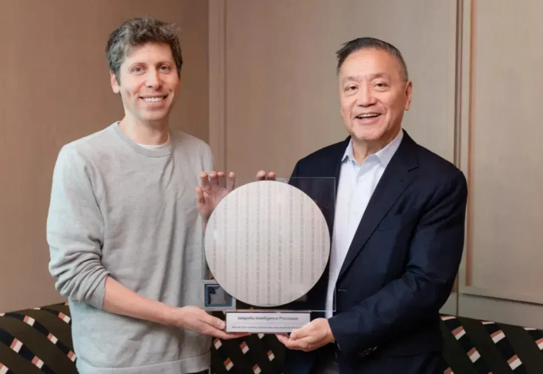 为什么前沿AI公司都想自己造芯片？