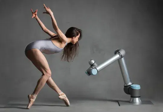 面对 AI，人类手里还有「什么牌」？