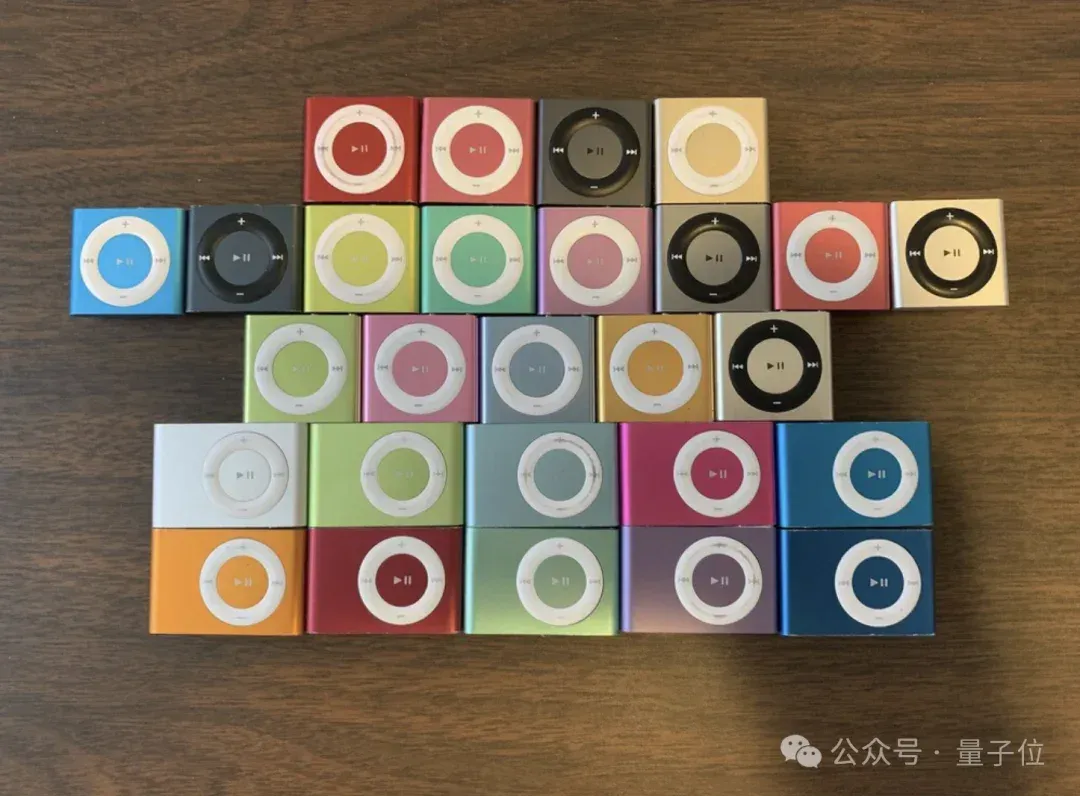 OpenAI首款硬件定型为笔！网友：就叫oPen吧