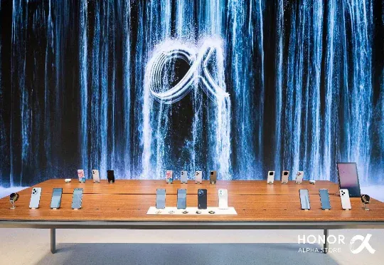 科氪|打造AI终端生态“全球会客厅”:荣耀阿尔法全球旗舰店落地深圳湾