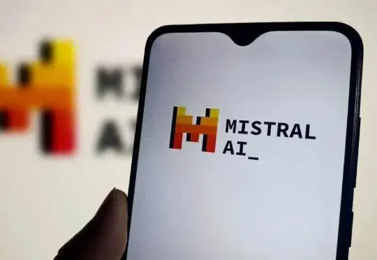 速递｜Mistral AI拟融资35亿美元，估值234亿美元，专注工业场景定制AI和安全模型