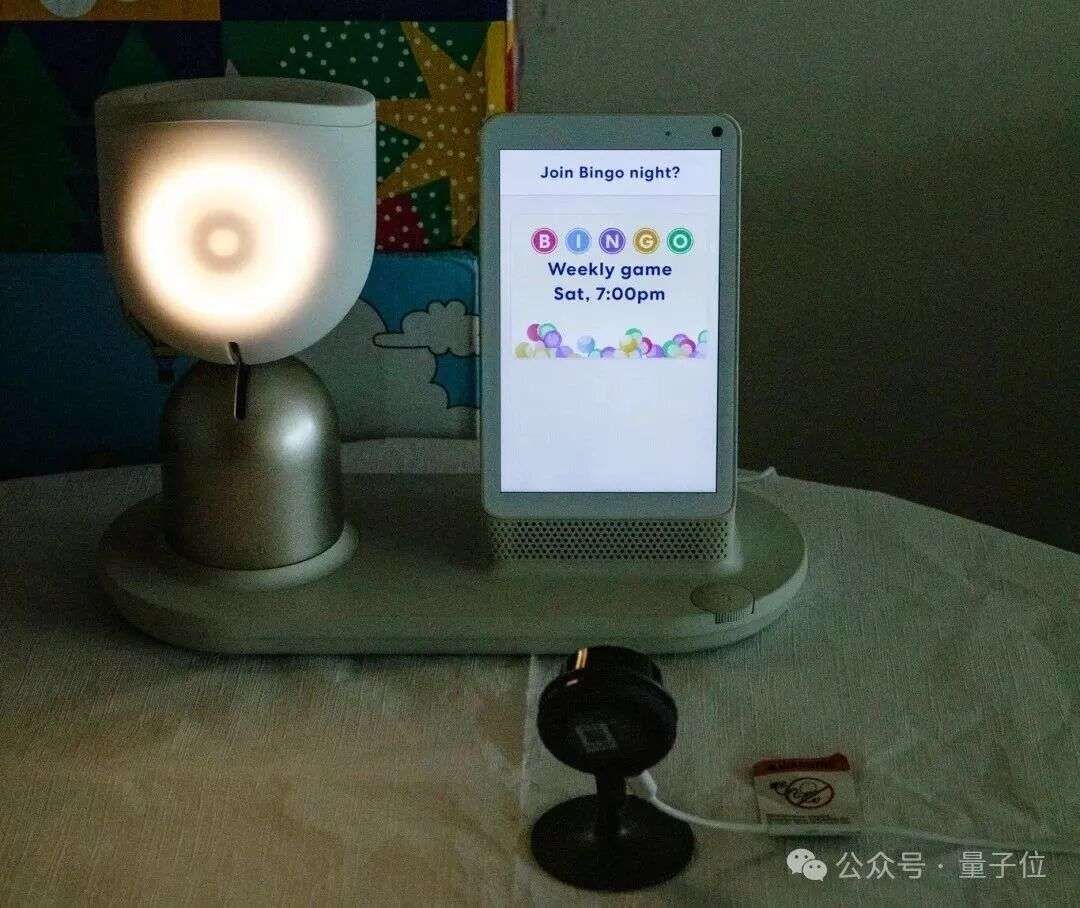 好抽象，韩国给独居老人发AI玩偶，24h陪伴+健康监测
