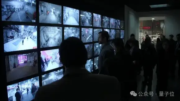 AI在实时视频里秒“剪”出你想要的部分！输入文字/图/视频片段，它都能秒懂｜ICCV2025