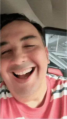 再也不怕面瘫脸！YouTube黑科技：AI帮你「永久微笑」，连僵尸都咧嘴笑
