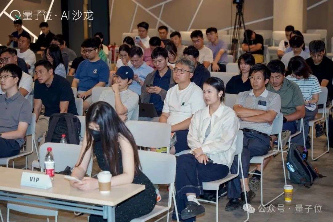 10年前押中英伟达：这位复旦学霸如何用AI Agent重新定义投资