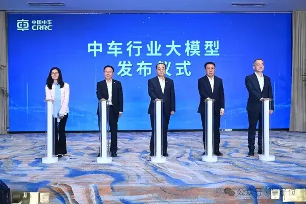 央企怎么做超级智能体？对谈中电信天翼AI：自研模型为底座，自主规划是必须，能适应千行百业才行