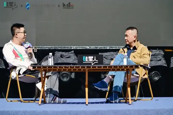 对话朱啸虎：搬离中国，假装不是中国AI创业公司，是没有用的